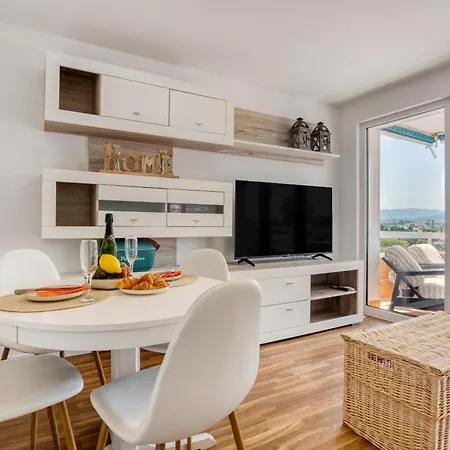 Marinas Apartment